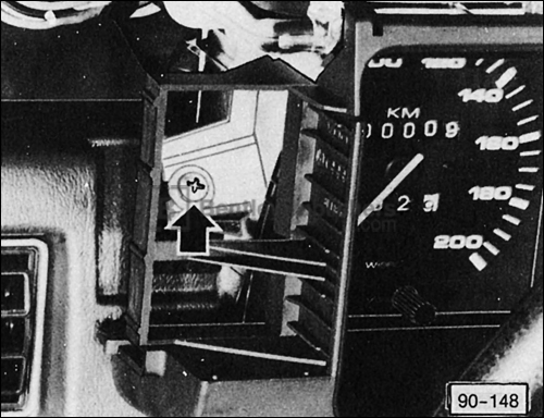 Fig. 3. Instrument cluster, removing.